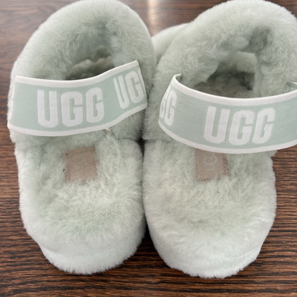 Ugg Slipper - image 4
